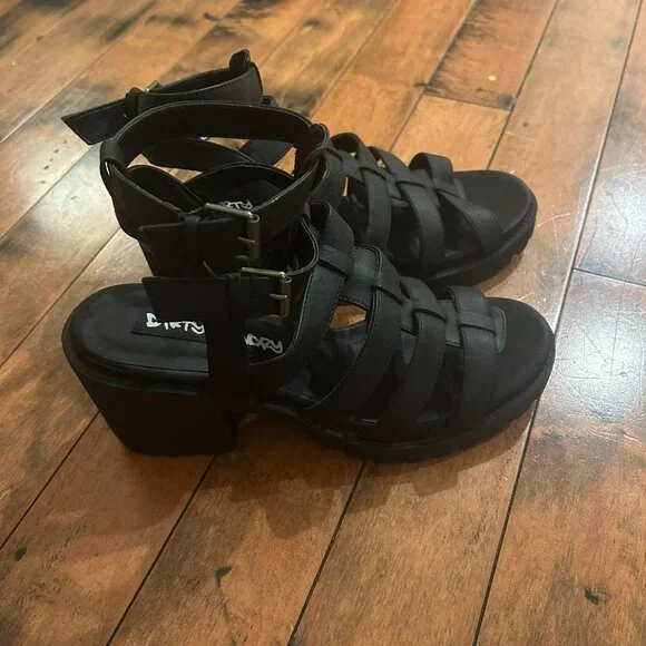 Lulu’s x Dirty Laundry “Fun Stuff” Black Gladiator Sandals – Size 8 - Picture 3 of 6